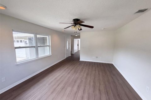 Casa en venta en Winter Springs, Florida, 3 dormitorios, 170.1 m2 № 2150089 - foto 3