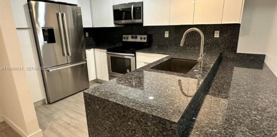 Apartment in Doral, Florida 2 bedrooms, 86.03 sq.m. № 2042708