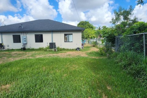 Propiedad comercial en venta en Miami Gardens, Florida, 212.56 m2 № 1946626 - foto 4