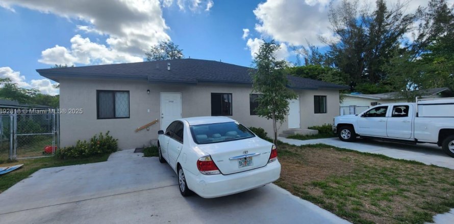 Propiedad comercial en Miami Gardens, Florida 212.56 m2 № 1946626