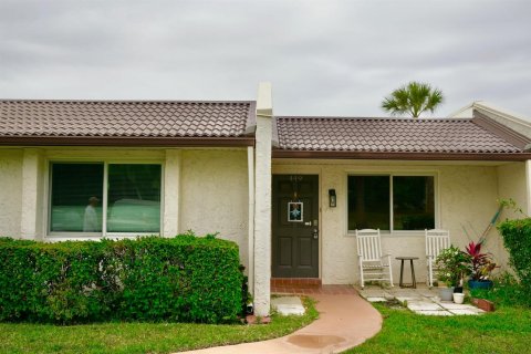 Condominio en West Palm Beach, Florida, 2 dormitorios  № 2181463