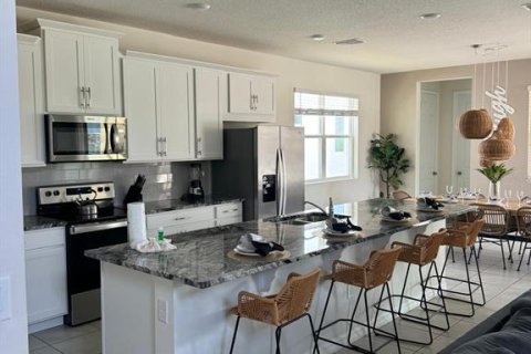 Casa en venta en Kissimmee, Florida, 6 dormitorios, 278.52 m2 № 1449974 - foto 3