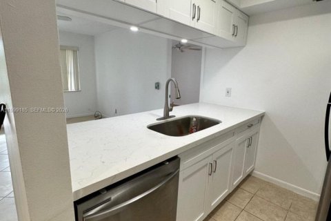 Copropriété à louer à Lake Worth, Floride: 2 chambres, 68.28 m2 № 2065530 - photo 10