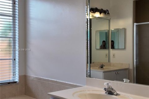 Villa ou maison à louer à Miami, Floride: 3 chambres, 168.34 m2 № 2001028 - photo 24