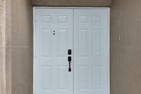 Villa ou maison à louer à Miami, Floride: 3 chambres, 168.34 m2 № 2001028 - photo 4