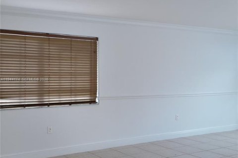 Villa ou maison à louer à Miami, Floride: 3 chambres, 168.34 m2 № 2001028 - photo 5