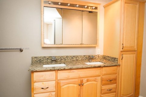 Снять в аренду кондоминиум в Халландейл-Бич, Флорида 2 спальни, 144.93м2, № 2014460 - фото 15