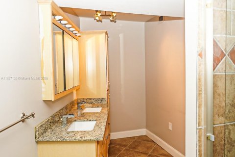 Снять в аренду кондоминиум в Халландейл-Бич, Флорида 2 спальни, 144.93м2, № 2014460 - фото 14