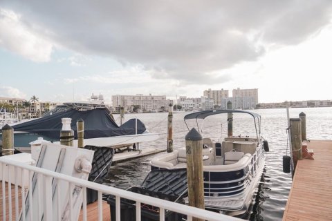 Снять в аренду кондоминиум в Халландейл-Бич, Флорида 2 спальни, 144.93м2, № 2014460 - фото 2