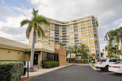 Condo à Hallandale Beach, Floride, 2 chambres  № 2014460