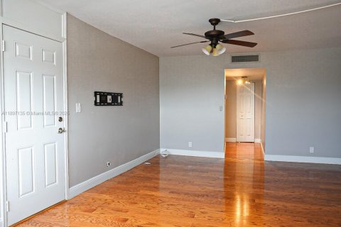 Снять в аренду кондоминиум в Халландейл-Бич, Флорида 2 спальни, 144.93м2, № 2014460 - фото 10