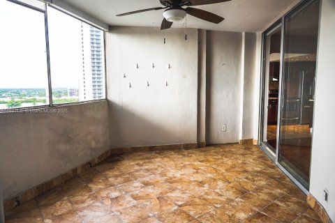 Снять в аренду кондоминиум в Халландейл-Бич, Флорида 2 спальни, 144.93м2, № 2014460 - фото 18