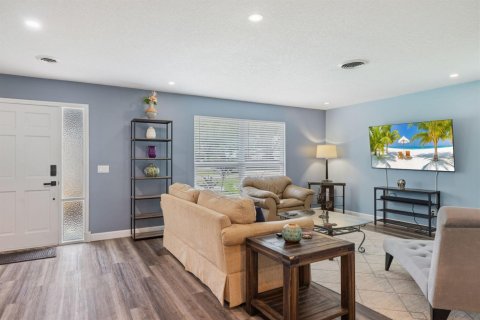 House in Vero Beach, Florida 3 bedrooms, 149.76 sq.m. № 2413284 - photo 6