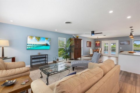 House in Vero Beach, Florida 3 bedrooms, 149.76 sq.m. № 2413284 - photo 7