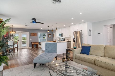 House in Vero Beach, Florida 3 bedrooms, 149.76 sq.m. № 2413284 - photo 4