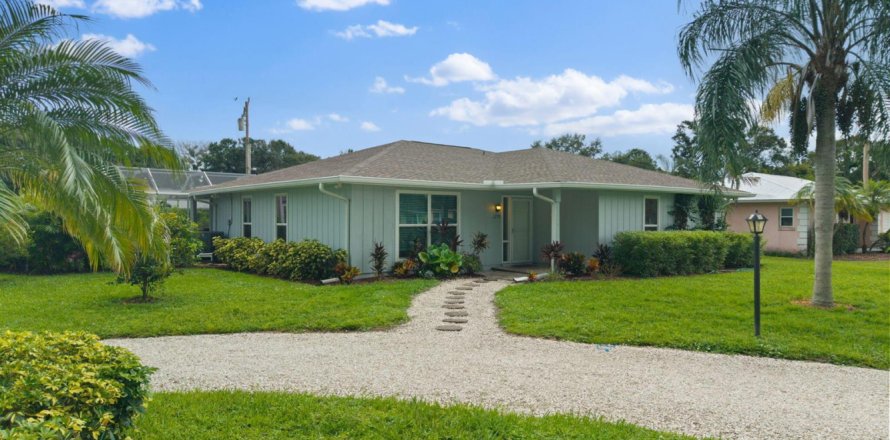 House in Vero Beach, Florida 3 bedrooms, 149.76 sq.m. № 2413284