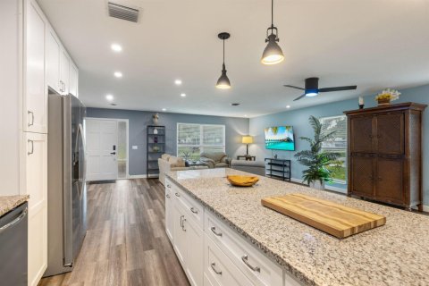 House in Vero Beach, Florida 3 bedrooms, 149.76 sq.m. № 2413284 - photo 14