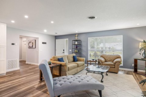 House in Vero Beach, Florida 3 bedrooms, 149.76 sq.m. № 2413284 - photo 3