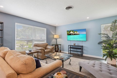 House in Vero Beach, Florida 3 bedrooms, 149.76 sq.m. № 2413284 - photo 5