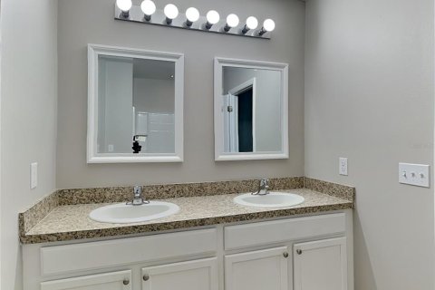 House in Plant City, Florida 3 bedrooms, 143.63 sq.m. № 1911021 - photo 8