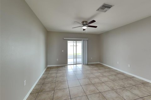 House in Plant City, Florida 3 bedrooms, 143.63 sq.m. № 1911021 - photo 4