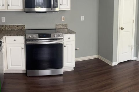 Townhouse in Tampa, Florida 2 bedrooms, 156.35 sq.m. № 2094417 - photo 10