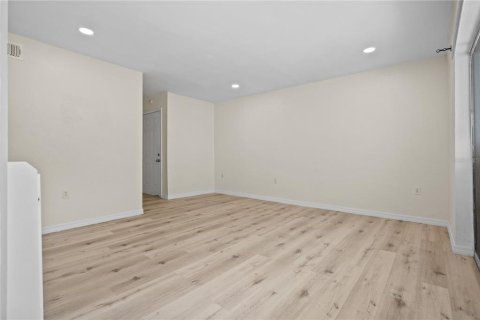 Condo in Saint Petersburg, Florida, 3 bedrooms  № 1915901 - photo 5
