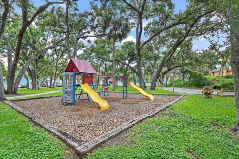 Condo in Saint Petersburg, Florida, 3 bedrooms  № 1915901 - photo 25