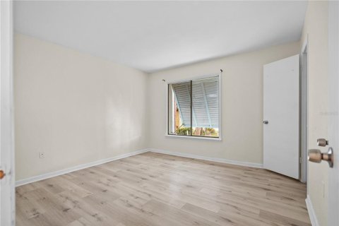 Condo in Saint Petersburg, Florida, 3 bedrooms  № 1915901 - photo 10