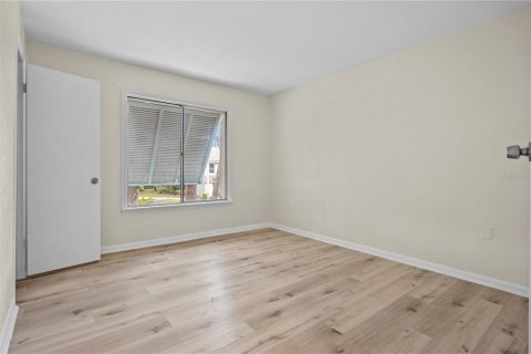 Condo in Saint Petersburg, Florida, 3 bedrooms  № 1915901 - photo 15