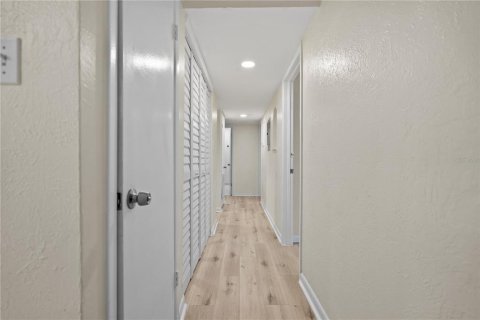Condo in Saint Petersburg, Florida, 3 bedrooms  № 1915901 - photo 22