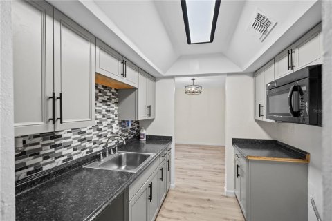 Condo in Saint Petersburg, Florida, 3 bedrooms  № 1915901 - photo 8