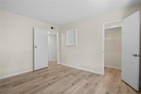 Condo in Saint Petersburg, Florida, 3 bedrooms  № 1915901 - photo 16