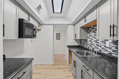 Condo in Saint Petersburg, Florida, 3 bedrooms  № 1915901 - photo 7