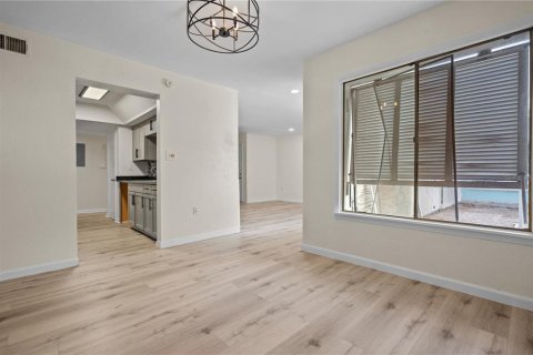 Condo in Saint Petersburg, Florida, 3 bedrooms  № 1915901 - photo 4