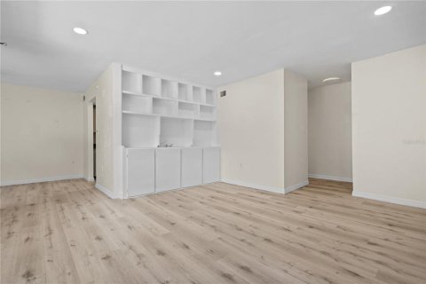 Condo in Saint Petersburg, Florida, 3 bedrooms  № 1915901 - photo 6