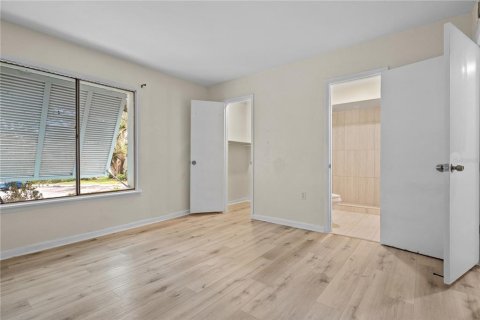 Condo in Saint Petersburg, Florida, 3 bedrooms  № 1915901 - photo 12