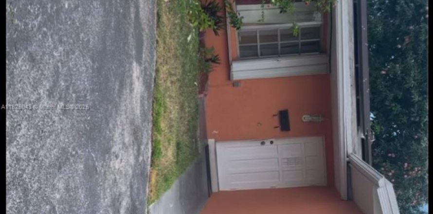 Villa ou maison à Lauderdale Lakes, Floride 3 chambres, 198.07 m2 № 1817039