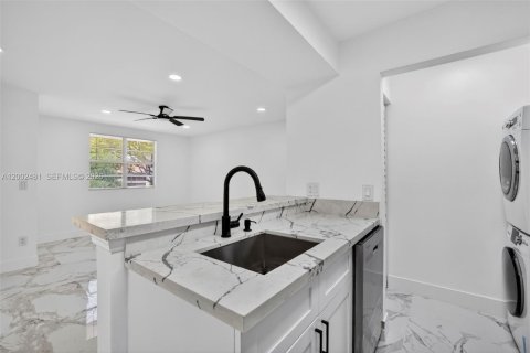 Купить кондоминиум в Помпано-Бич, Флорида 1 спальня, 72.93м2, № 2067748 - фото 2