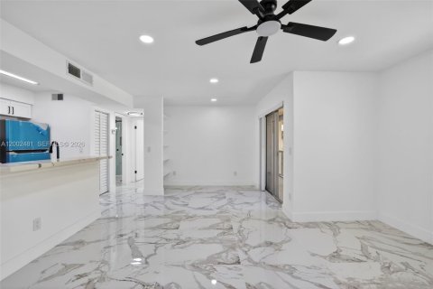 Купить кондоминиум в Помпано-Бич, Флорида 1 спальня, 72.93м2, № 2067748 - фото 7