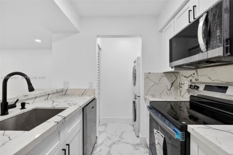 Кондоминиум с 1 спальней в Помпано-Бич, Флорида № 2067748