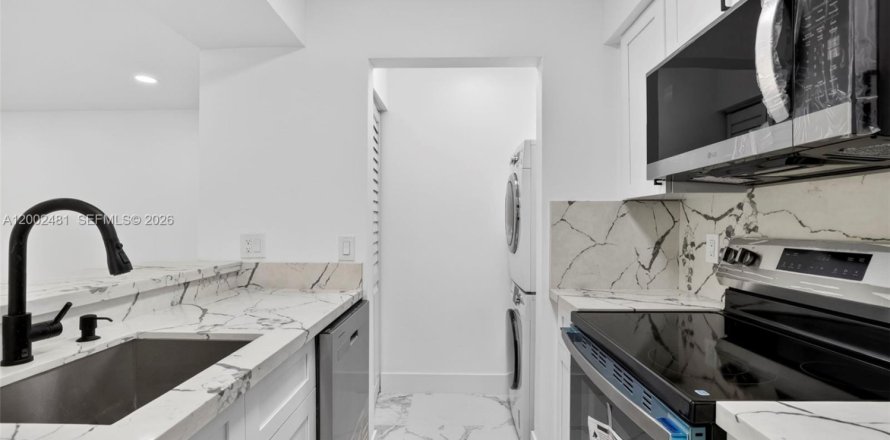 Кондоминиум с 1 спальней в Помпано-Бич, Флорида № 2067748