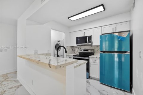 Купить кондоминиум в Помпано-Бич, Флорида 1 спальня, 72.93м2, № 2067748 - фото 8