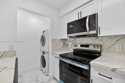 Купить кондоминиум в Помпано-Бич, Флорида 1 спальня, 72.93м2, № 2067748 - фото 9