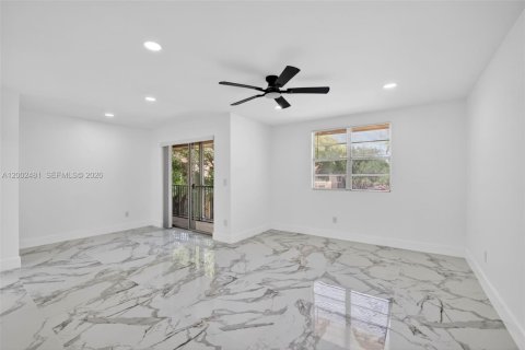 Купить кондоминиум в Помпано-Бич, Флорида 1 спальня, 72.93м2, № 2067748 - фото 3