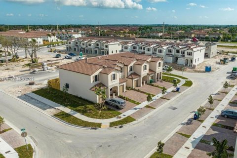 Townhouse in Homestead, Florida 3 bedrooms, 133.97 sq.m. № 1952284 - photo 3