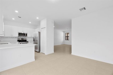 Townhouse in Homestead, Florida 3 bedrooms, 133.97 sq.m. № 1952284 - photo 8