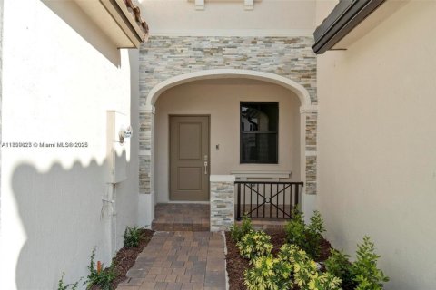 Townhouse in Homestead, Florida 3 bedrooms, 133.97 sq.m. № 1952284 - photo 4