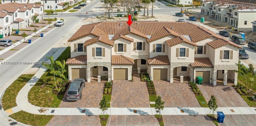 Townhouse in Homestead, Florida 3 bedrooms, 133.97 sq.m. № 1952284