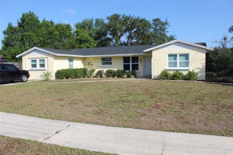 House in Deltona, Florida 3 bedrooms, 162.49 sq.m. № 1680569 - photo 1